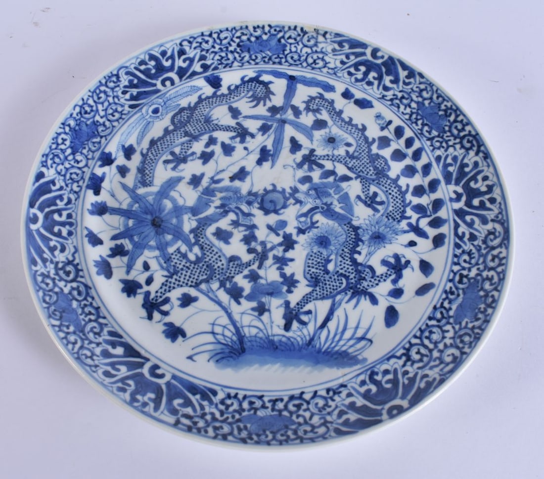 A 19TH CENTURY CHINESE BLUE AND WHITE PORCELAIN DRAGON PLATE Qing. 24.5 cm diameter. (1 of 5)