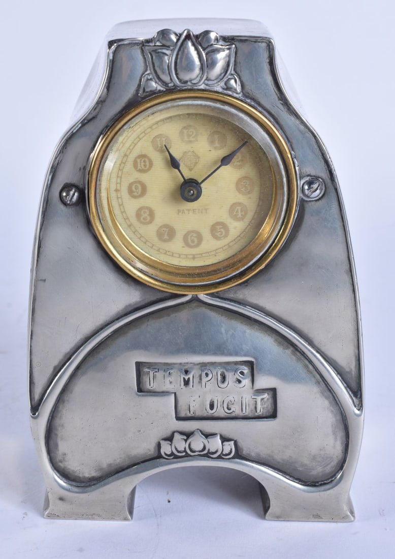 AN ART NOUVEAU LIBERTY & CO STYLE PEWTER MANTEL CLOCK. 15 cm high. (1 of 7)