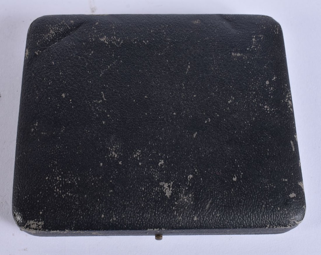 A VACANT RUSSIAN LEATHER BOX. 14 cm wide. (1 of 4)