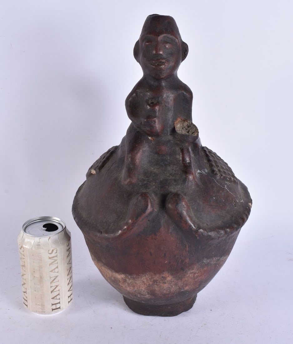A LARGE SOUTH AMERICAN TRIBAL POTTERY VESSEL. 37 cm high. (1 of 6)