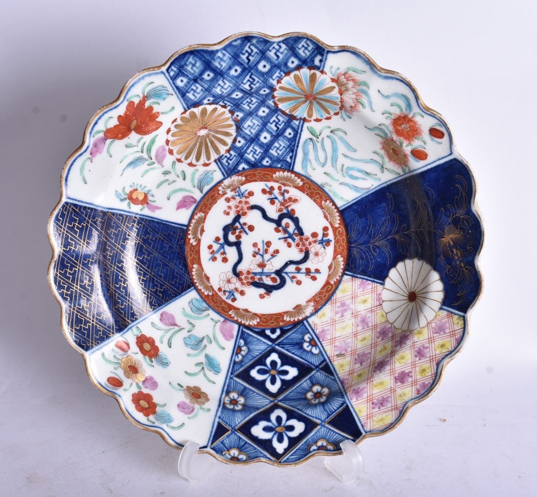 18th century Worcester scalloped plate painted with the Old Mosaic pattern, oriental mark in blue ve (1 of 3)