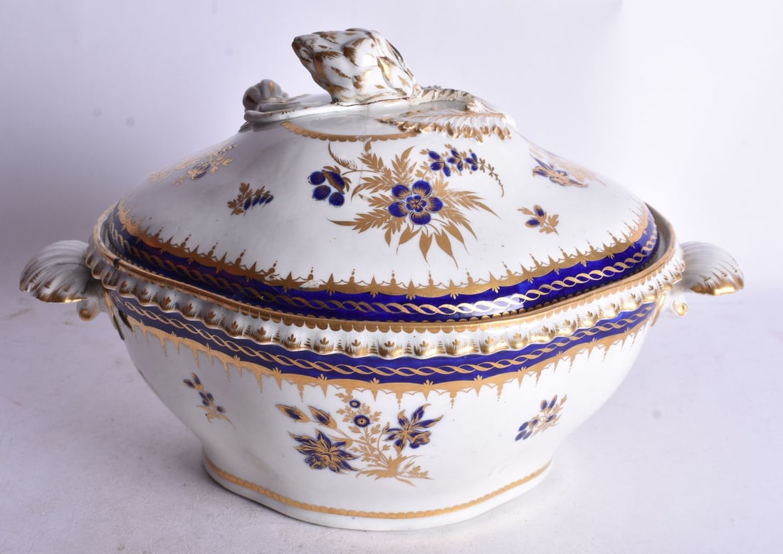 18th century Worcester tureen and cover painted in blue and gilt with flowers perfect for a dining t (1 of 4)