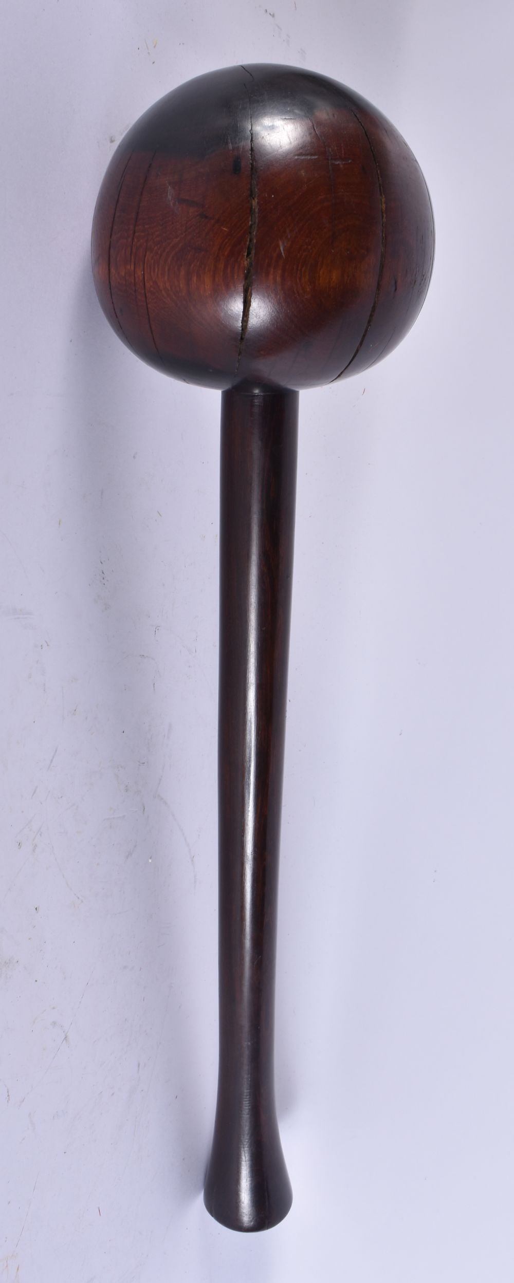 A LARGE 19TH CENTURY AFRICAN TRIBAL CARVED WOOD KNOBKERRIE. 48 cm long. (1 of 4)