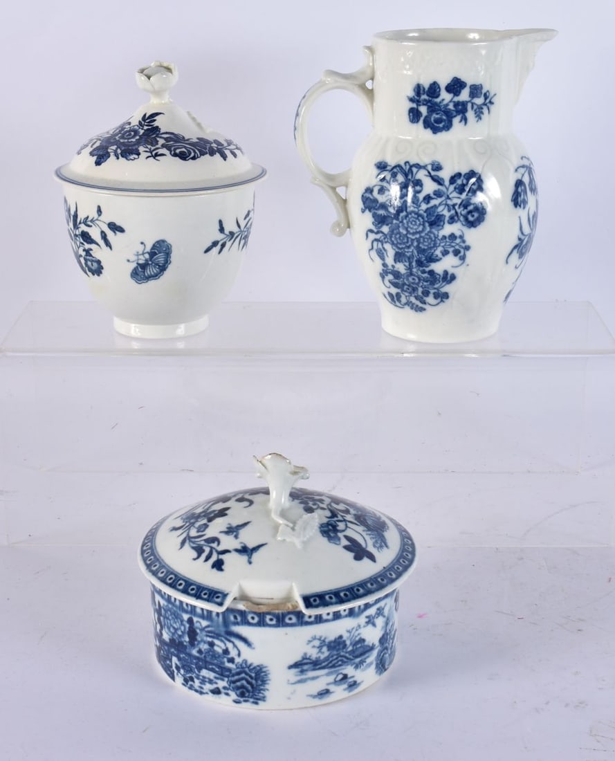 AN 18TH CENTURY WORCESTER BUTTER TUB AND COVER etc. Largest 14 cm high. (3) (1 of 3)
