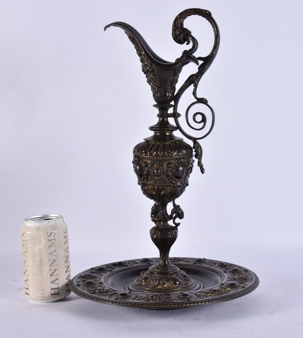 AN ANTIQUE CONTINENTAL BRONZE EWER ON STAND. 42 cm high. (2): AN ANTIQUE CONTINENTAL BRONZE EWER ON STAND. 42 cm high. (2)