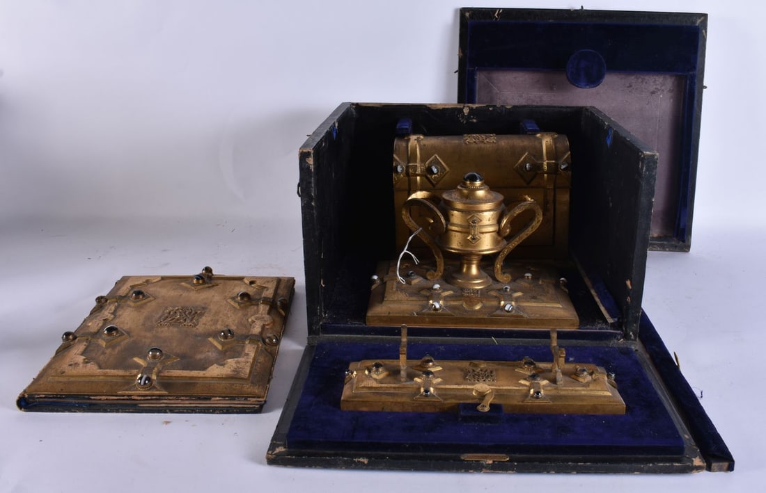 A LOVELY BOXED EARLY VICTORIAN GILT BRONZE AND ONYX DESK SET. Box 33 cm x 30 cm. (5) (1 of 4)