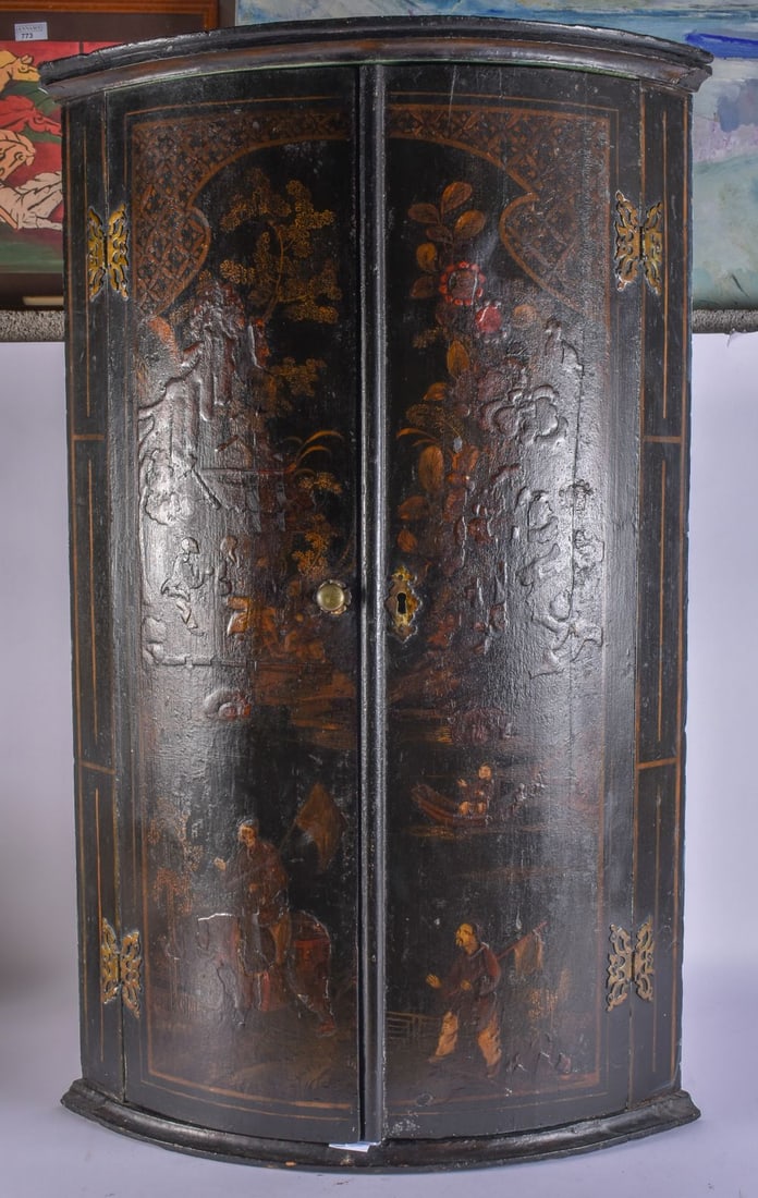 AN ANTIQUE CHINOISERIE BLACK LACQUER CORNER CUPBOARD. 90 cm x 55 cm x 35 cm. (1 of 6)