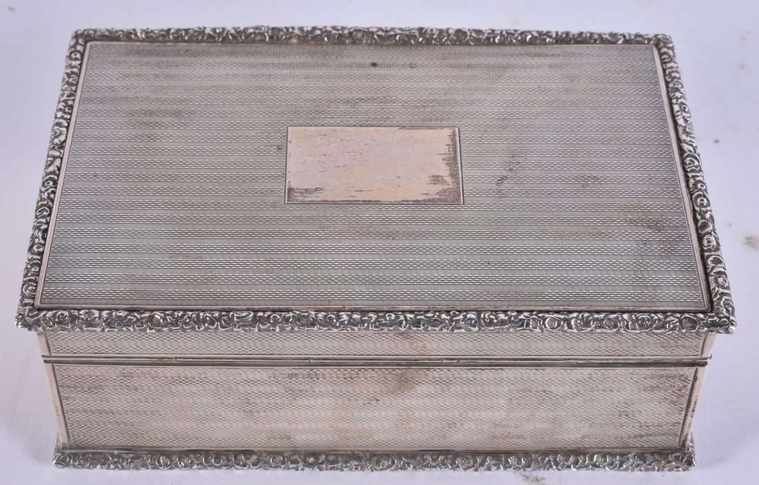 AN ANTIQUE ENGLISH SILVER BOX. London 1925. 594 grams overall. 14 cm x 8 cm. (1 of 5)