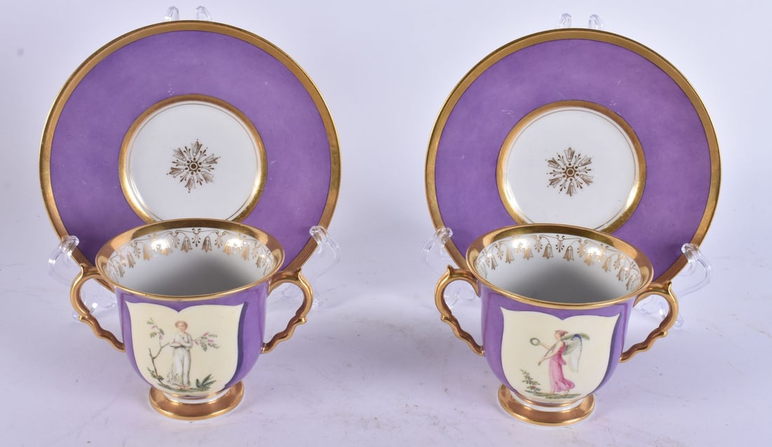A PAIR OF EARLY 19TH CENTURY FLIGHT BARR AND BARR WORCESTER CUPS AND SAUCERS. 14.75 cm wide. (4): A PAIR OF EARLY 19TH CENTURY FLIGHT BARR AND BARR WORCESTER CUPS AND SAUCERS. 14.75 cm wide. (4)