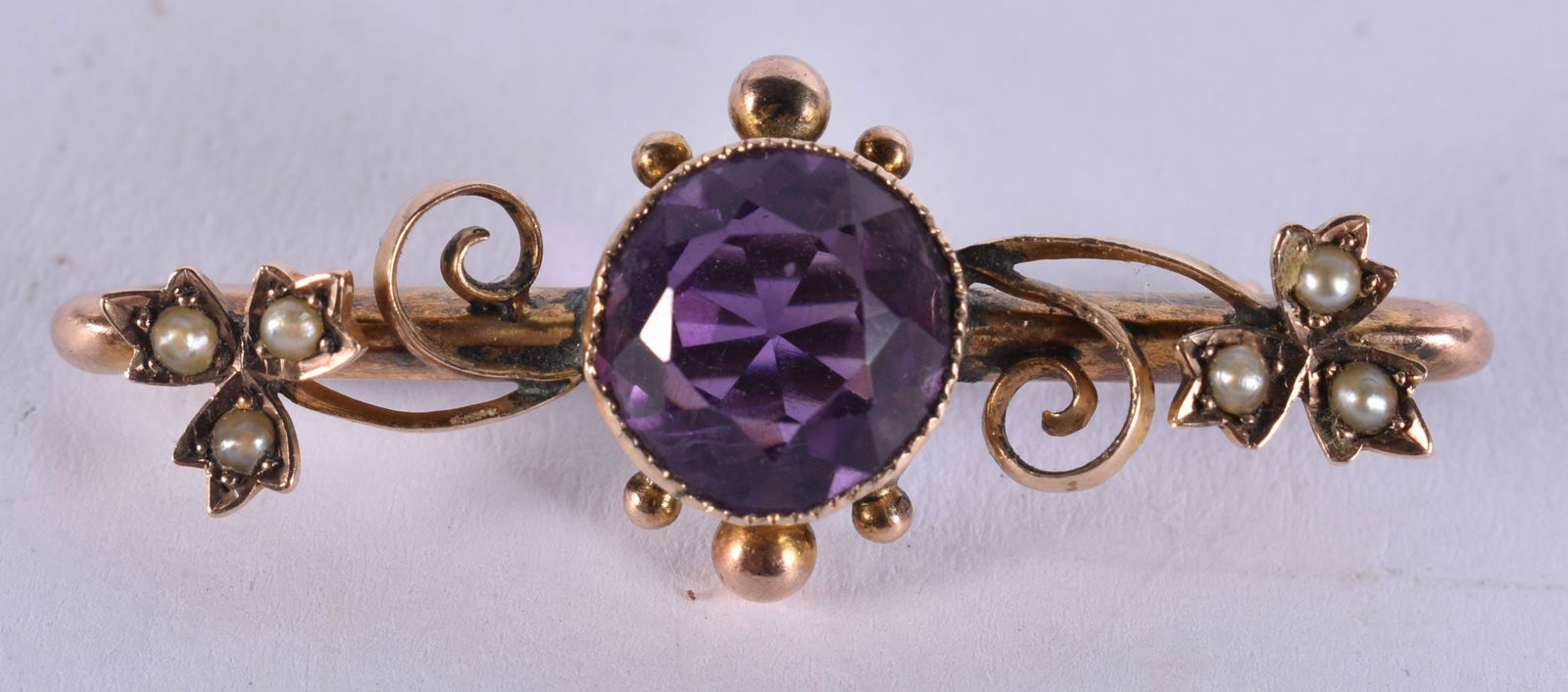 A 9CT GOLD AND AMETHYST BROOCH. 3.6 grams. 4.25 cm wide. (1 of 3)