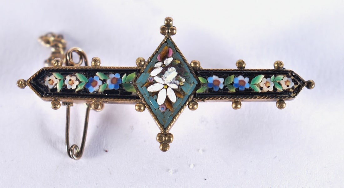 AN ANTIQUE MICRO MOSAIC BROOCH. 4.1 grams. 4.5 cm x 2 cm. (1 of 3)