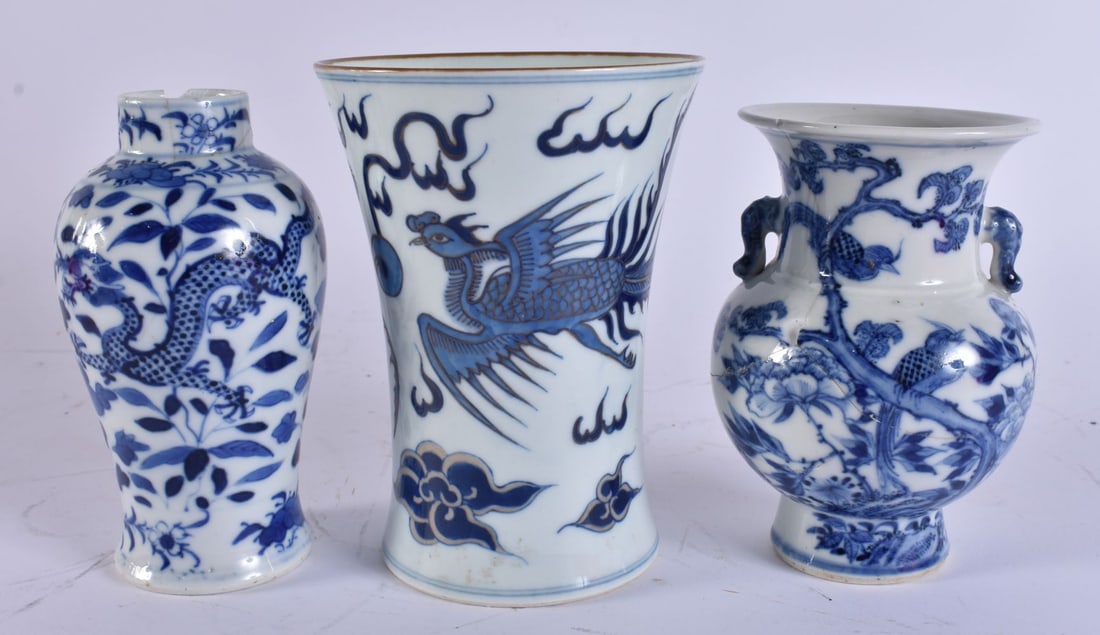 TWO 19TH CENTURY CHINESE BLUE AND WHITE PORCELAIN VASES together with another vase. Largest 14 cm hi (1 of 5)