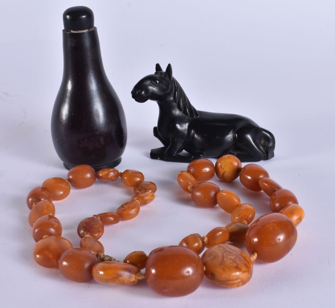 A BUTTERSCOTCH AMBER NECKLACE together with a cherry amber snuff bottle & a stone horse. Necklace 49 (1 of 8)