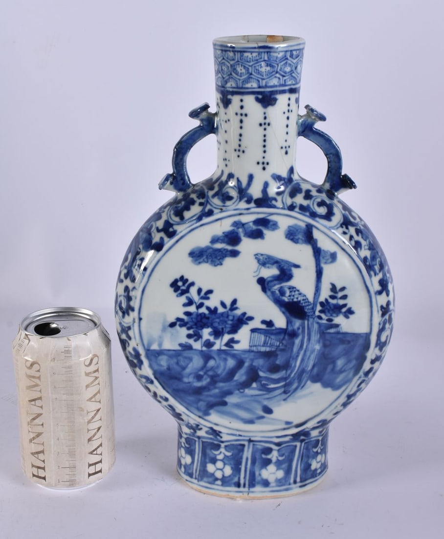 A 19TH CENTURY CHINESE BLUE AND WHITE PORCELAIN PILGRIM FLASK bearing Kangxi marks to base. 32 cm x: A 19TH CENTURY CHINESE BLUE AND WHITE PORCELAIN PILGRIM FLASK bearing Kangxi marks to base. 32 cm x 15 cm.