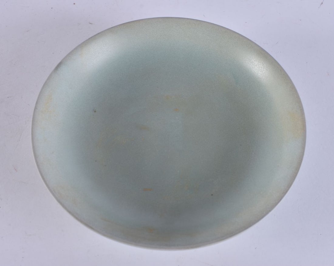 A CHINESE PALE GLAZED PORCELAIN DISH. 15 cm wide. (1 of 4)