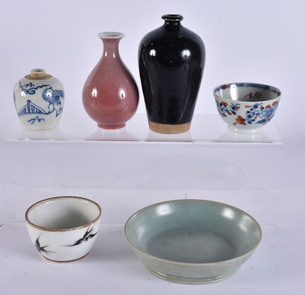 ASSORTED CHINESE PORCELAIN AND STONEWARE. (qty) (1 of 6)
