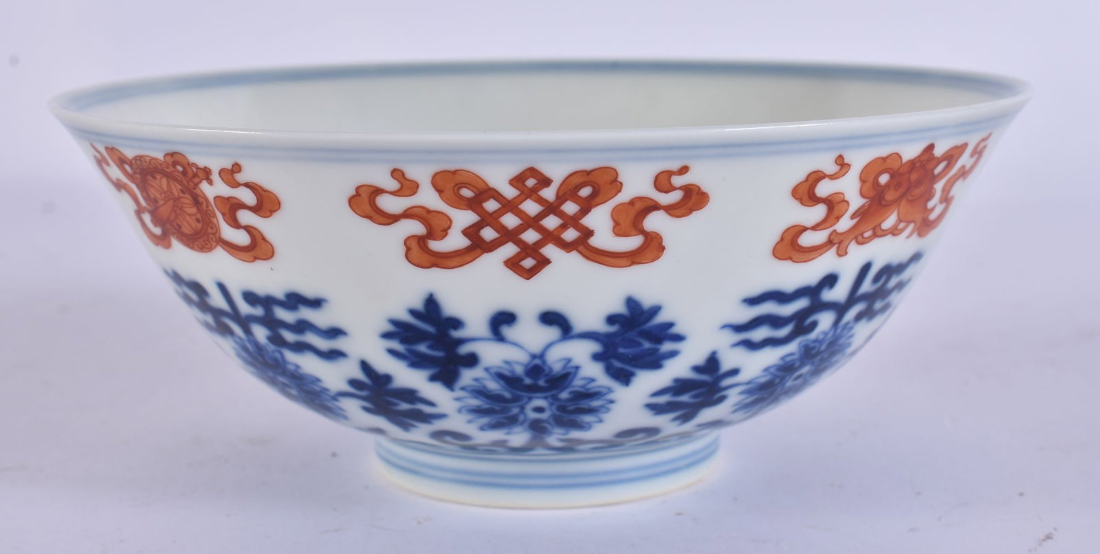 A FINE CHINESE BLUE AND WHITE IRON RED PORCELAIN BOWL painted with foliage. 14 cm diameter. (1 of 12)