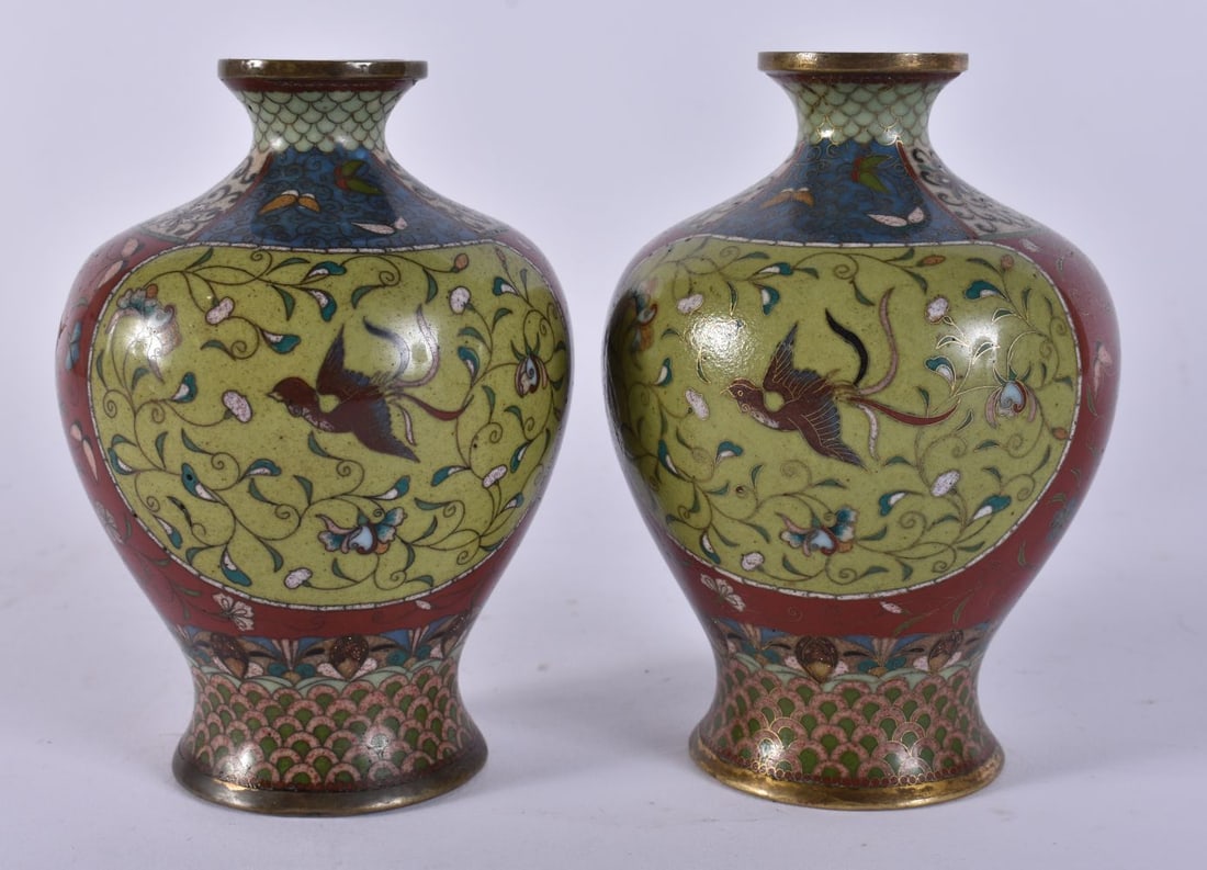 A PAIR OF 19TH CENTURY JAPANESE MEIJI PERIOD CLOISONNE ENAMEL VASES. 13 cm high. (1 of 5)