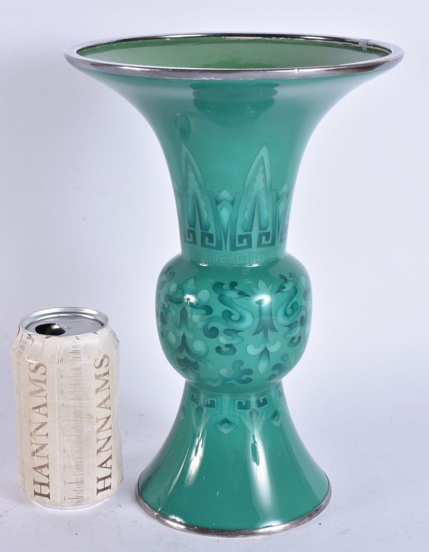 A JAPANESE TAISHO PERIOD ANDO & CO CLOISONNE ENAMEL VASE. 28 cm x 15 cm.: A JAPANESE TAISHO PERIOD ANDO & CO CLOISONNE ENAMEL VASE. 28 cm x 15 cm.