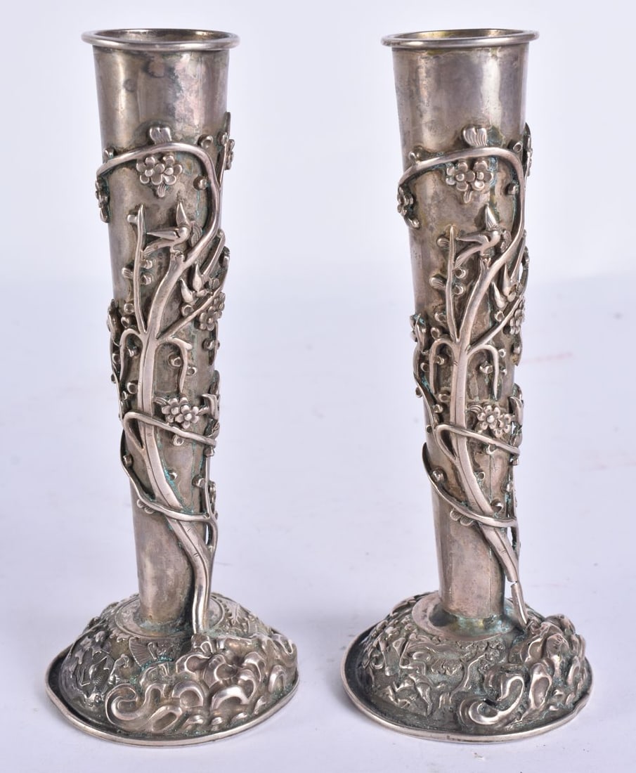 A PAIR OF 19TH CENTURY CHINESE EXPORT SILVER VASES Qing. 467 grams overall. 14.5 cm high. (1 of 5)