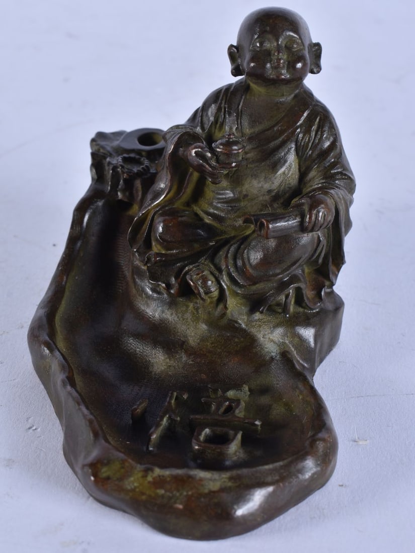 A JAPANESE BRONZE BUDDHA. 421 grams. 12 cm x 7 cm. (1 of 4)