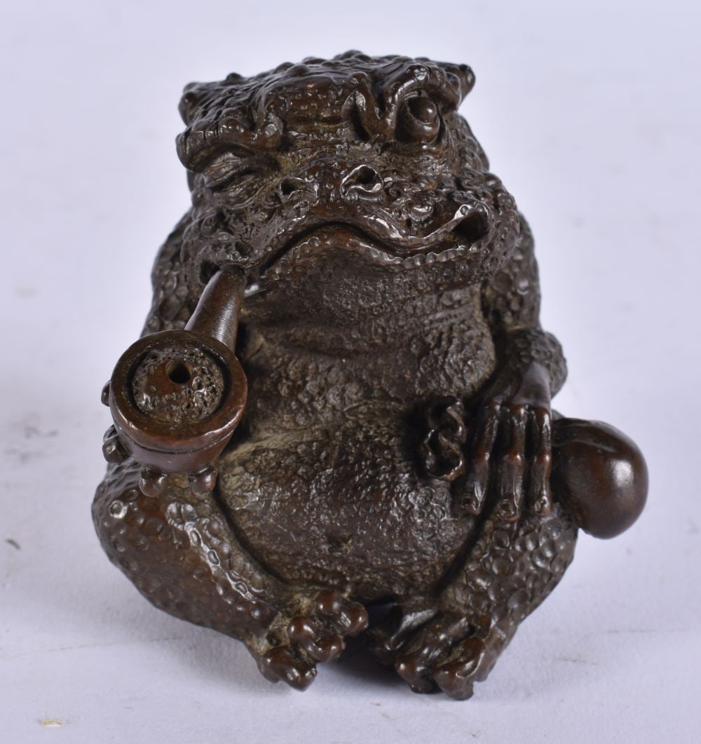 A JAPANESE BRONZE TOAD. 932 grams. 7 cm x 7.25 cm. (1 of 4)