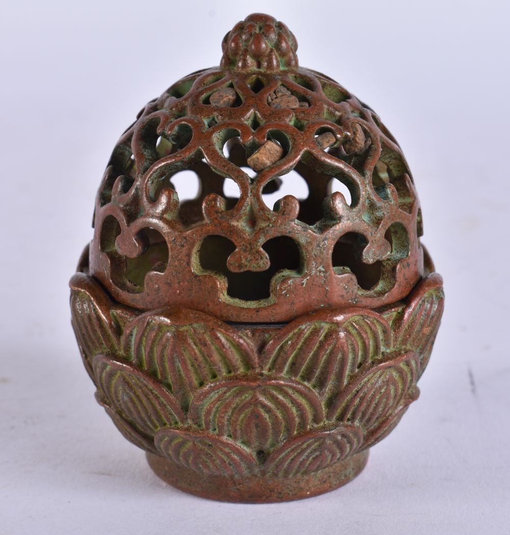 A JAPANESE BRONZE CENSER. 187 grams. 7 cm x 4 cm. (1 of 4)