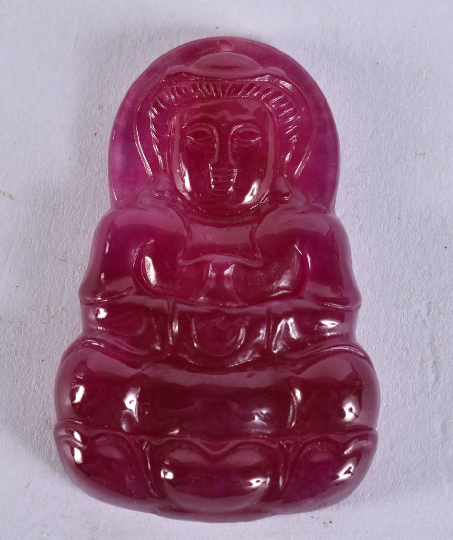 A CHINESE TOURMALINE PENDANT. 30 grams. 5.5 cm x 3.5 cm.: A CHINESE TOURMALINE PENDANT. 30 grams. 5.5 cm x 3.5 cm.