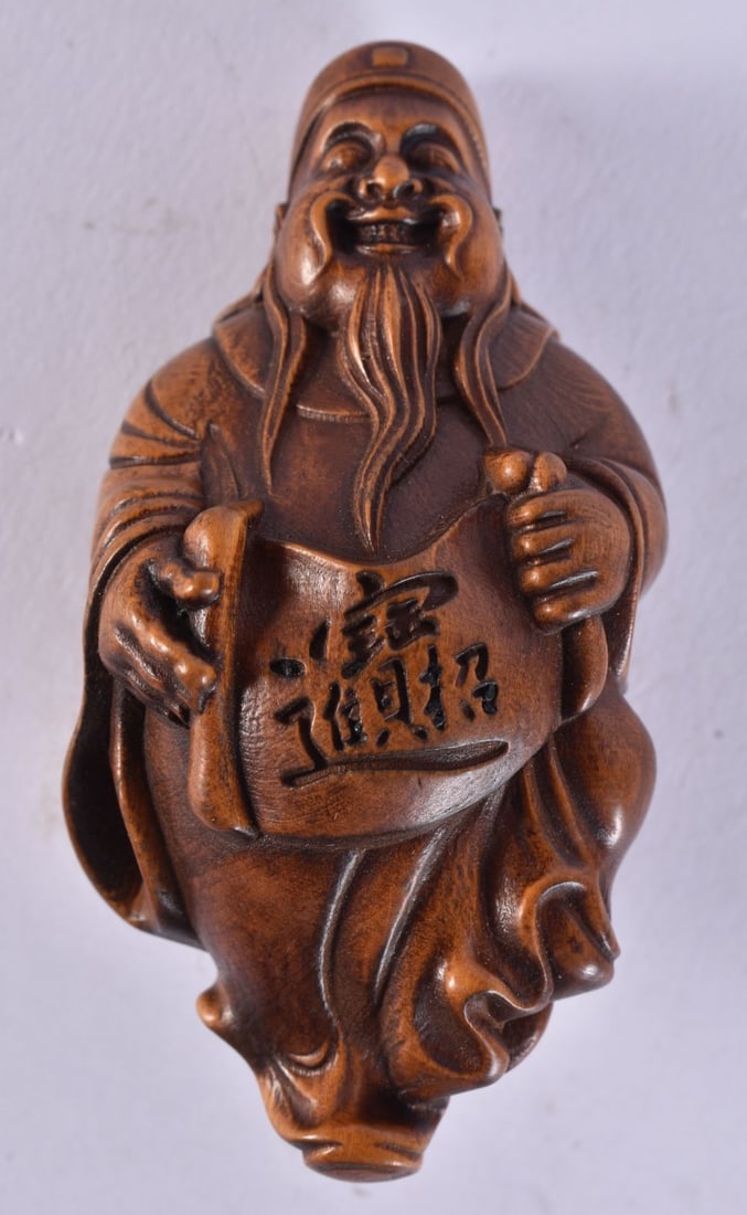 A JAPANESE WOOD MAN. 7.5 cm x 4.25 cm.: A JAPANESE WOOD MAN. 7.5 cm x 4.25 cm.
