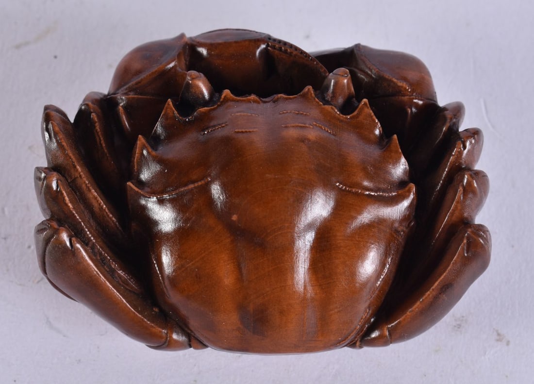A JAPANESE WOOD CRAB. 50 grams. 7.5 cm x 5.5 cm. (1 of 4)
