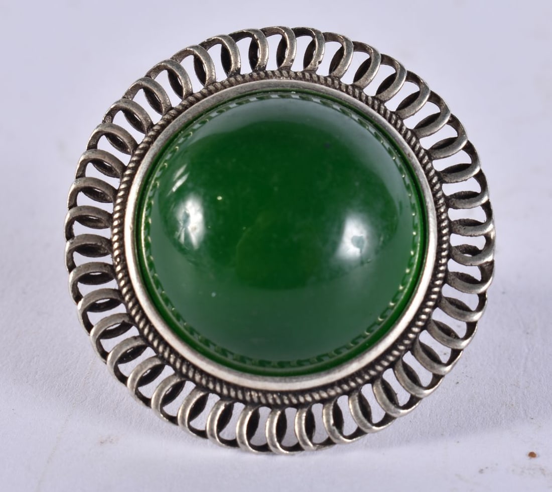 A CHINESE RING. M. 16 grams. (1 of 3)