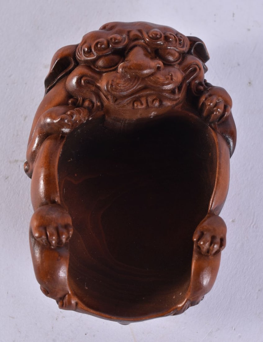 A JAPANESE WOOD BEAST BOWL. 48 grams. 8.75 cm x 6 cm.: A JAPANESE WOOD BEAST BOWL. 48 grams. 8.75 cm x 6 cm.
