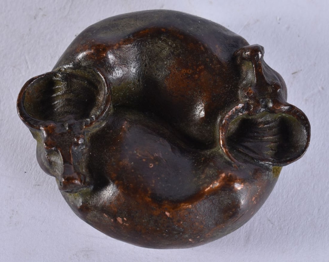 A JAPANESE BRONZE BULL. 201 grams. 5.75 cm x 5 cm. (1 of 3)