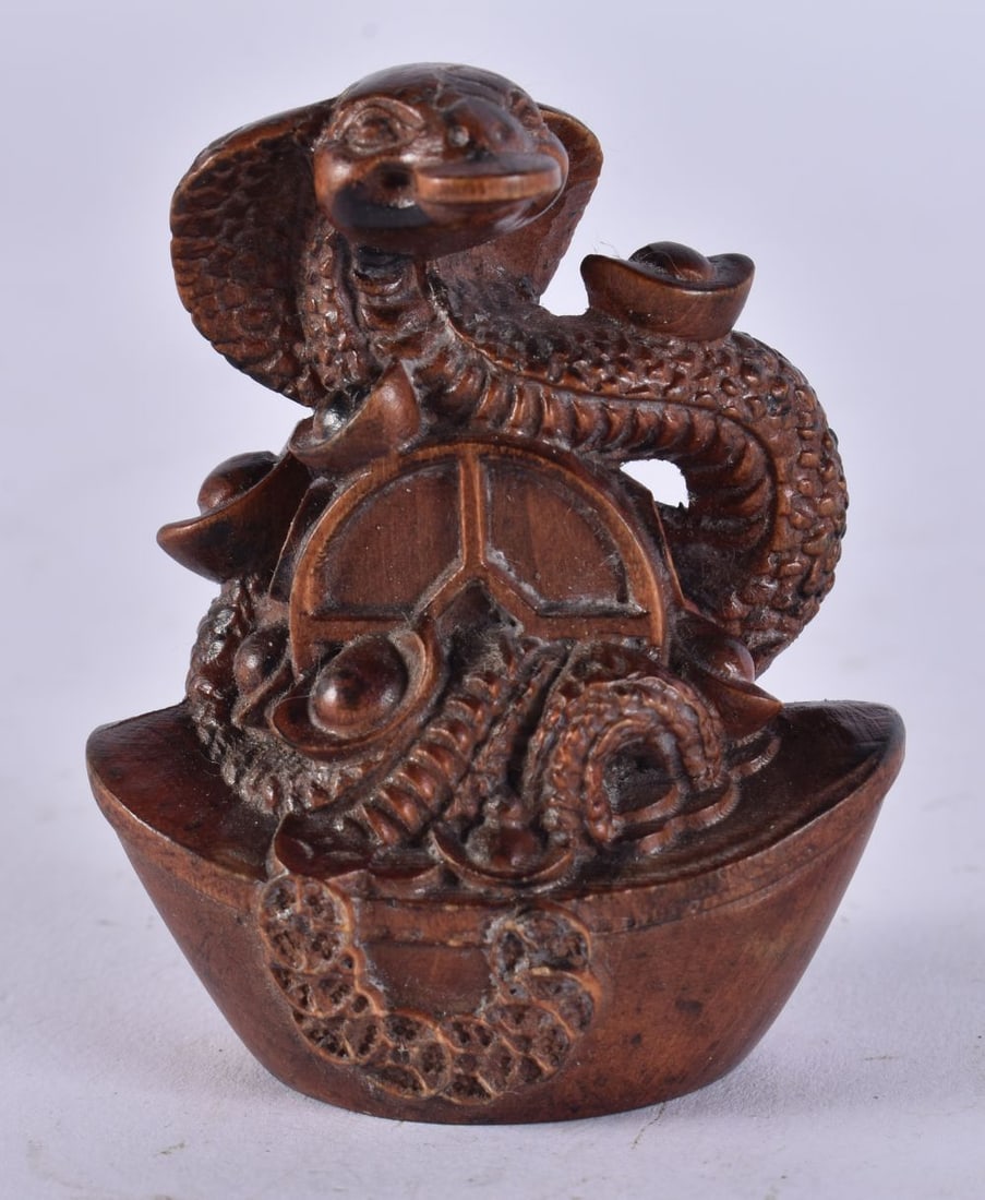 A JAPANESE WOOD SNAKE. 23 grams. 6 cm x 5 cm.: A JAPANESE WOOD SNAKE. 23 grams. 6 cm x 5 cm.