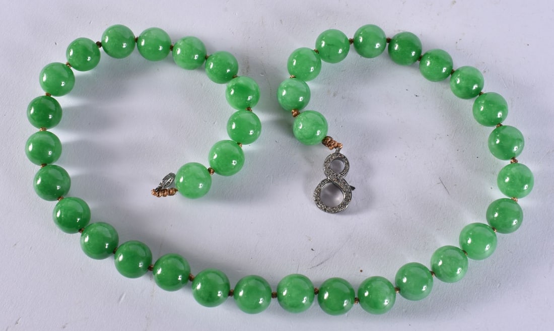 A CHINESE DIAMOND AND JADEITE NECKLACE. 160 grams. 60 cm long. (1 of 4)