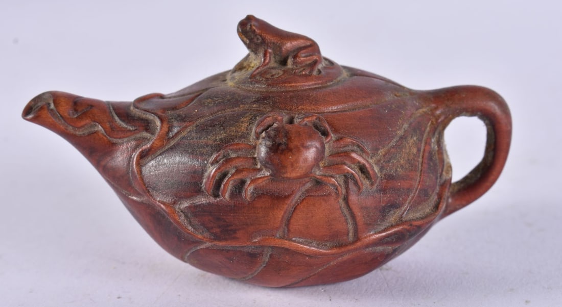 A JAPANESE WOOD TEAPOT. 49 grams. 8 cm x 4.75 cm. (1 of 5)