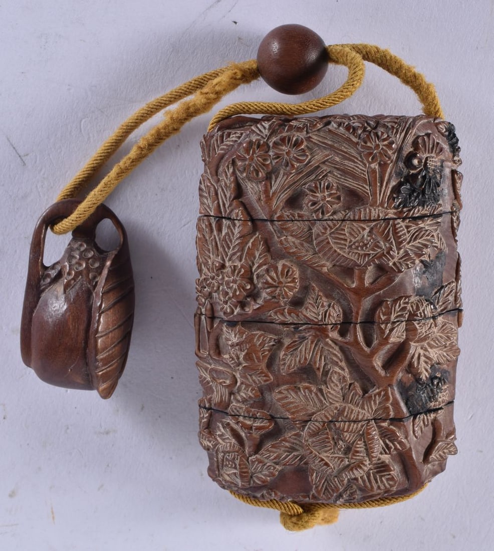 A JAPANESE WOOD INRO.67 grams. 8 cm x 5.5 cm. (1 of 4)