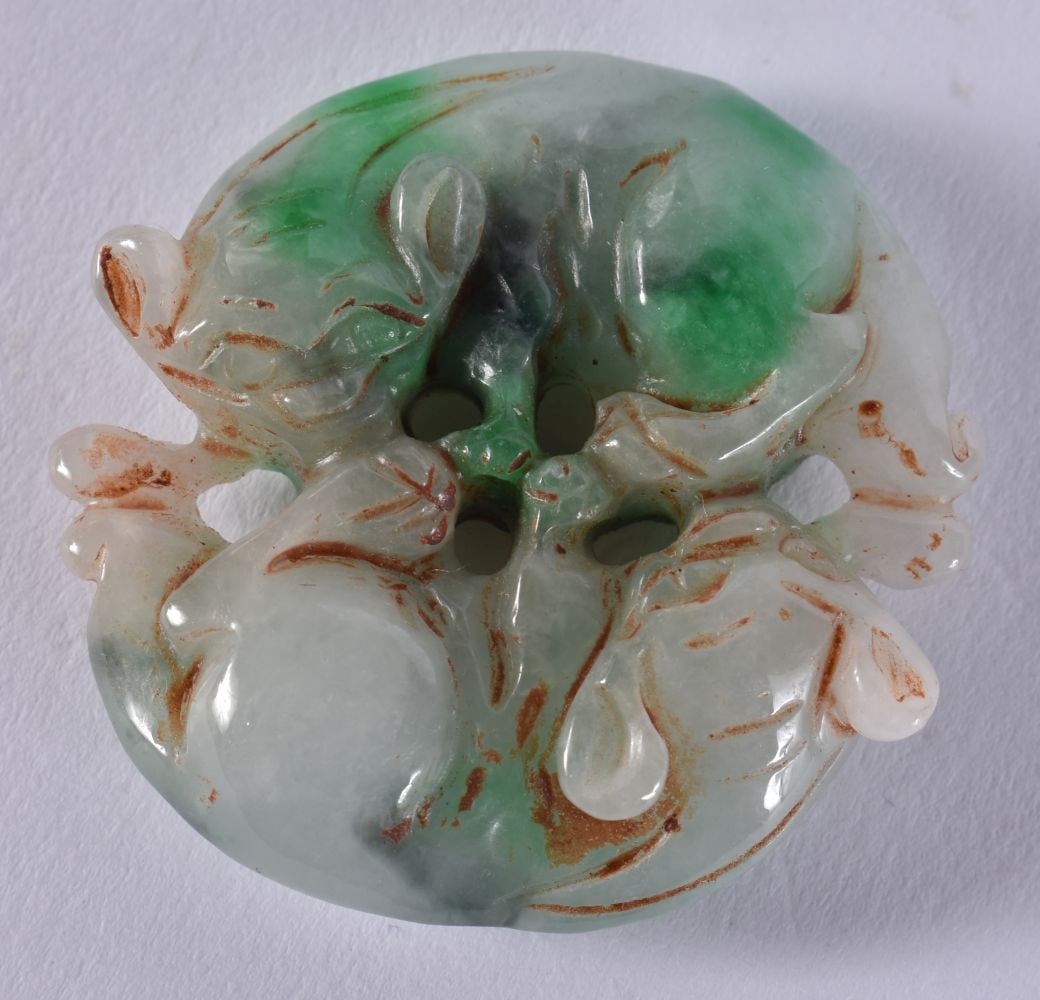 A CHINESE JADE PLAQUE. 30 grams. 4.25 cm wide. (1 of 2)