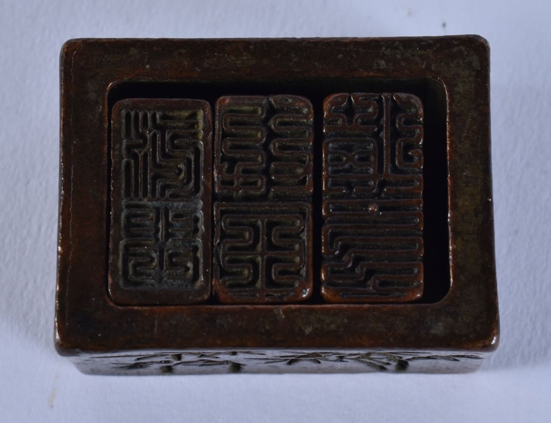 A CHINESE BRONZE SEAL. 154 grams. 3.75 cm x 2.75 cm. (1 of 6)