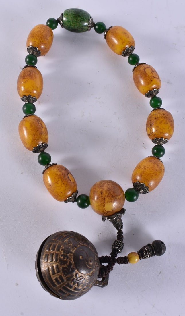 A TIBETAN NECKLACE. 333 grams. 50 cm long. (1 of 4)