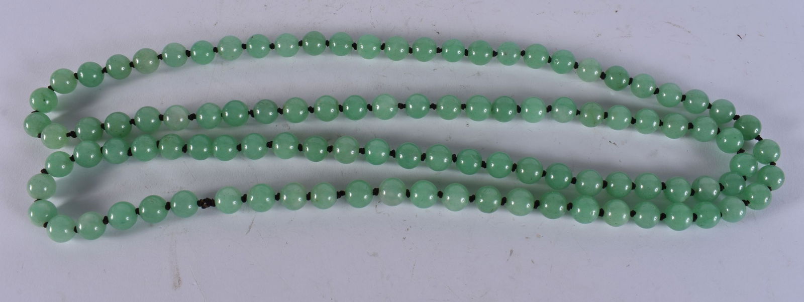 A CHINESE JADE NECKLACE. 237 grams. 140 cm long. (1 of 3)
