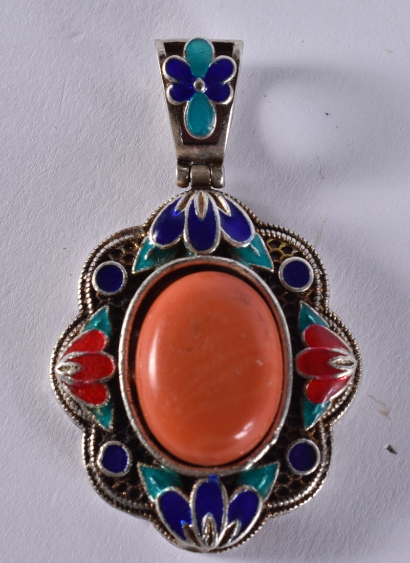 A CHINESE PENDANT. 31.7 grams. 5 cm x 3 cm. (1 of 2)