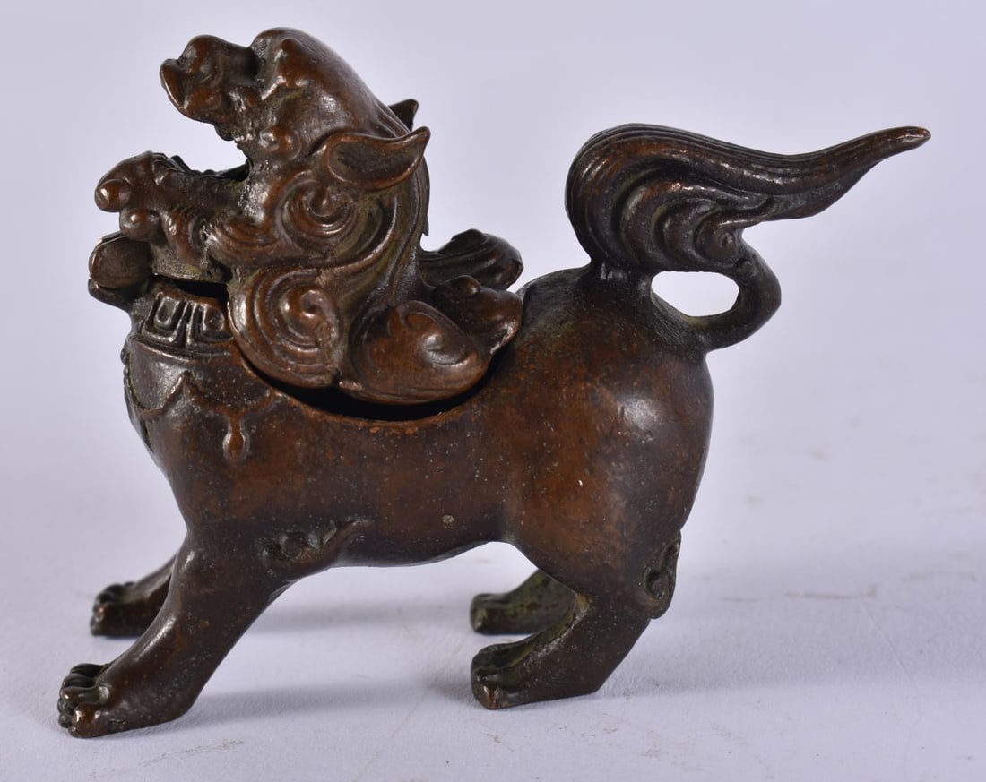 A JAPANESE BRONZE BEAST CENSER. 122 grams. 5.25 cm x 7 cm. (1 of 5)