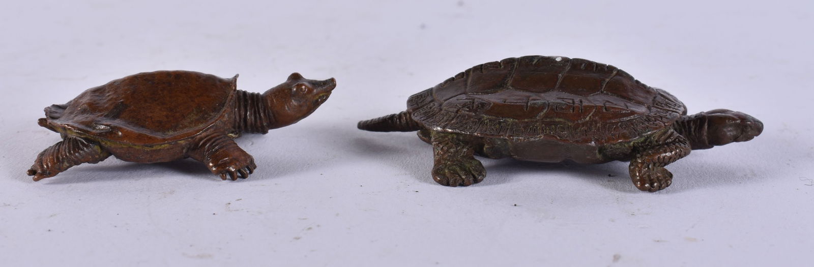 A JAPANESE BRONZE TORTOISE. 192 grams. 7.25 cm x 4.25 cm. (1 of 3)