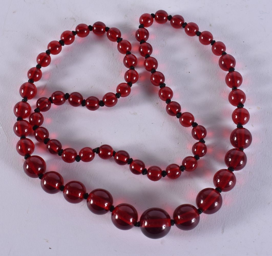 A BEADED NECKLACE. 37 grams. 70 cm long. (1 of 3)