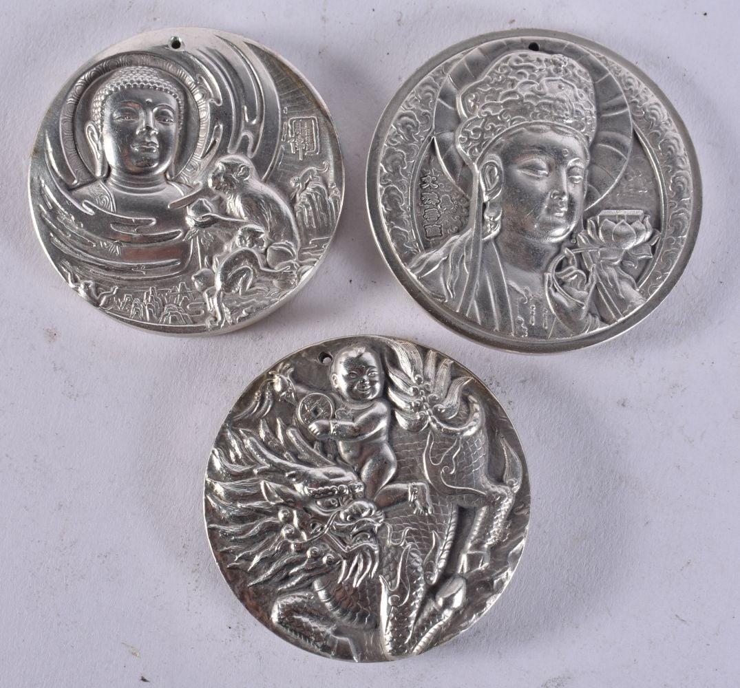 THREE CHINESE MEDALLIONS. 213 grams. 4.75 cm wide. (3) (1 of 5)