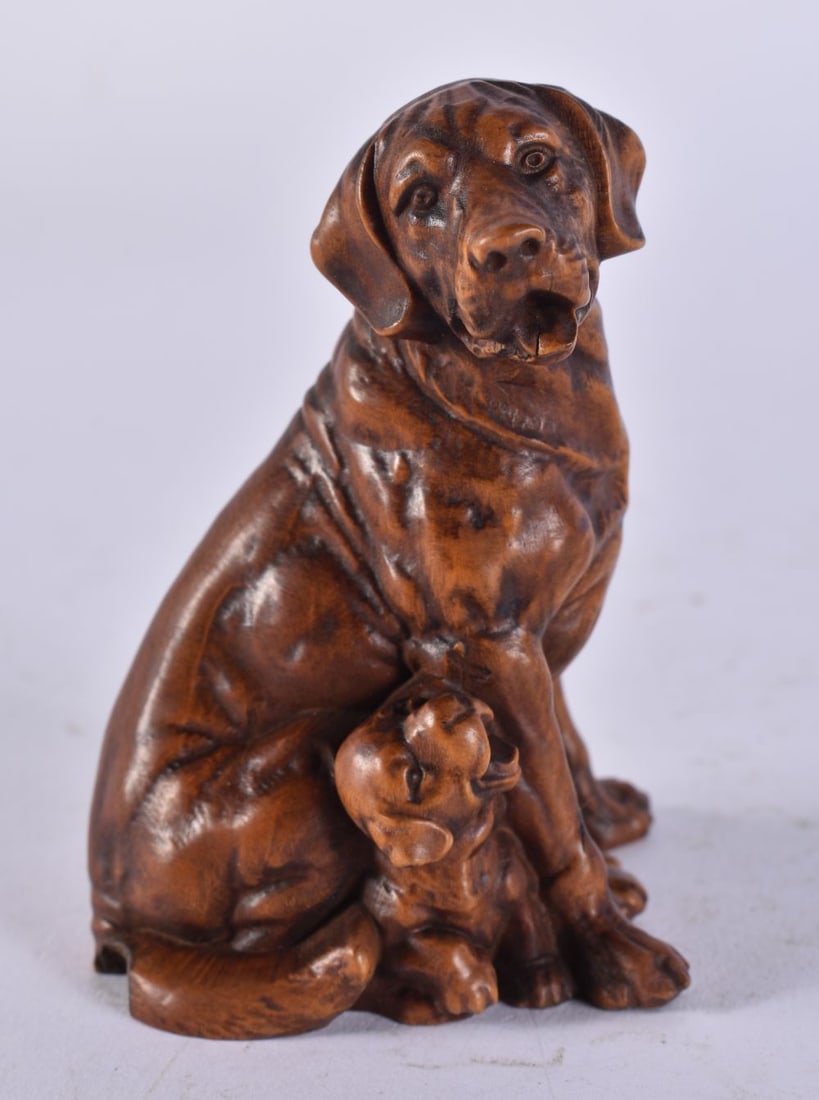A JAPANESE CARVED DOG. 63 grams. 8 cm x 5.5 cm. (1 of 4)