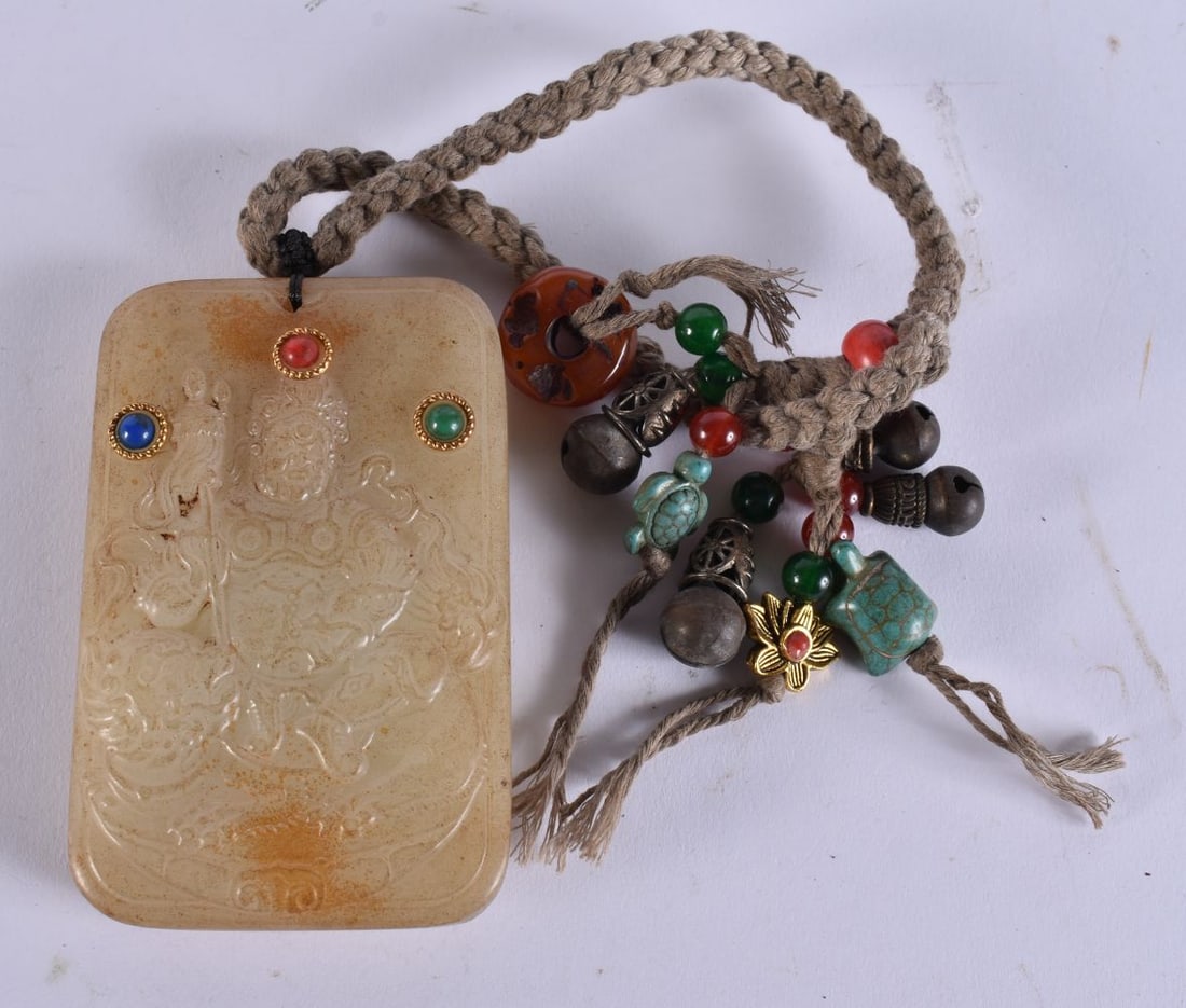 A TIBETAN NECKLACE. 239 grams. 32 cm long.: A TIBETAN NECKLACE. 239 grams. 32 cm long.