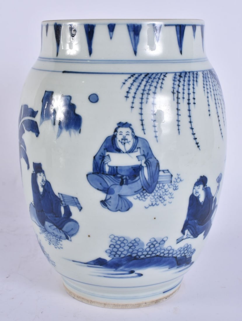 A CHINESE BLUE AND WHITE PORCELAIN JAR. 20 cm high. (1 of 5)