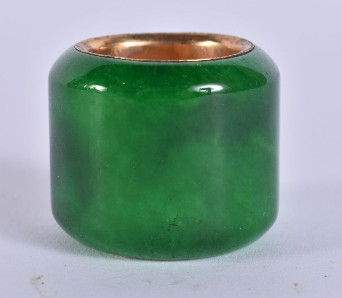 A CHINESE JADE ARCHERS RING. 42.8 grams. Z. (1 of 3)